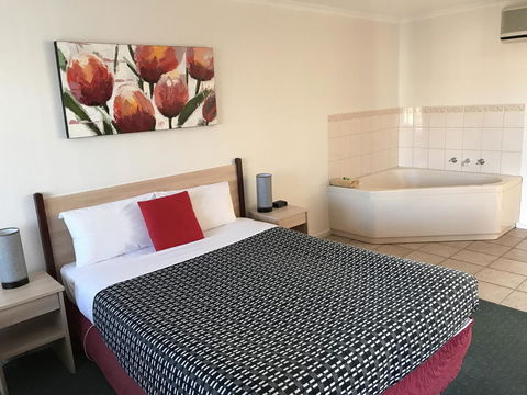 Beachcomber Motel & Apartments - Australia Accommodation 0