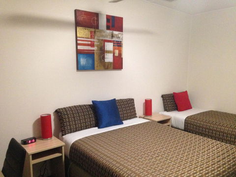 Beachcomber Motel & Apartments - Australia Accommodation 17