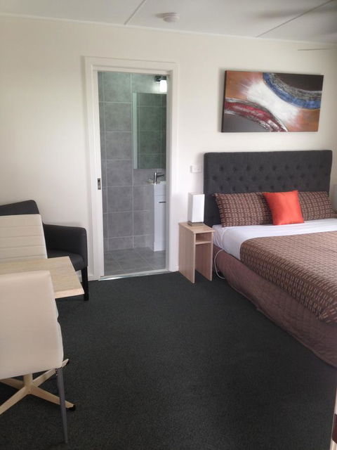 Beachcomber Motel & Apartments - Australia Accommodation 18