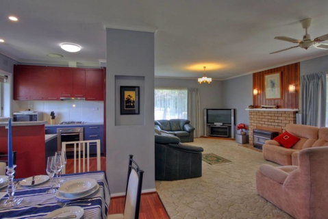Jacaranda House - Australia Accommodation 2