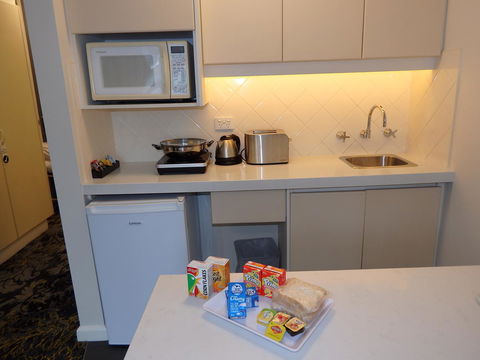 City Limits Hotel Apartments - Australia Accommodation 20