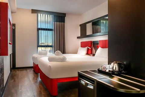 Essence Hotel Carlton - Australia Accommodation 8