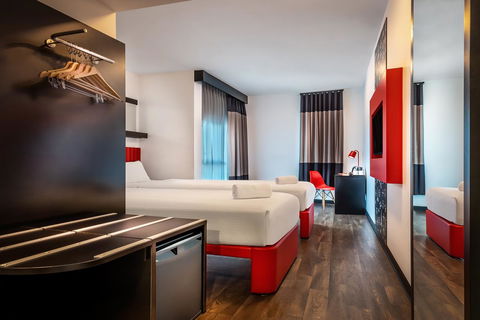 Essence Hotel Carlton - Australia Accommodation 11
