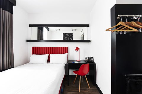 Essence Hotel Carlton - Australia Accommodation 39