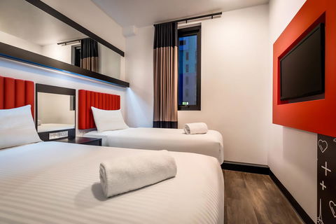 Essence Hotel Carlton - Australia Accommodation 12