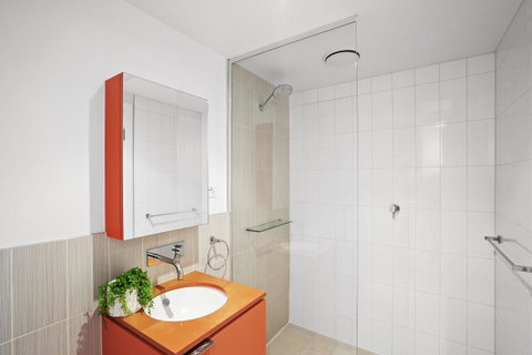 Complete Host Tiara Apartments - Australia Accommodation 3