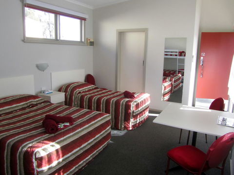 The Highlander Motel - 24HR Check In - Australia Accommodation 25