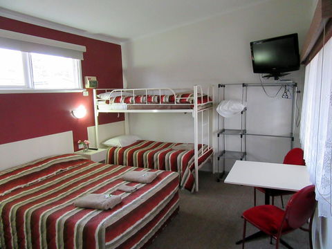 The Highlander Motel - 24HR Check In - Australia Accommodation 17