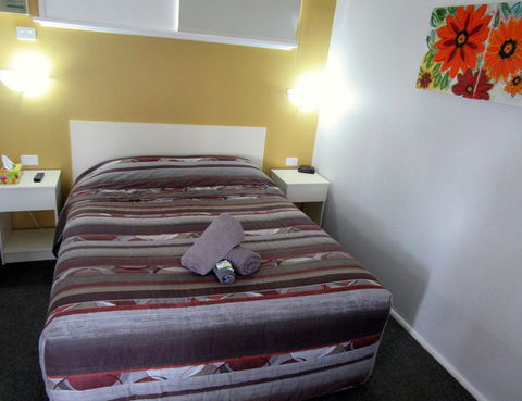 The Highlander Motel - 24HR Check In - Australia Accommodation 13
