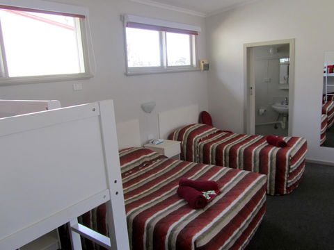 The Highlander Motel - 24HR Check In - Australia Accommodation 23