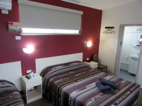 The Highlander Motel - 24HR Check In - Australia Accommodation 2