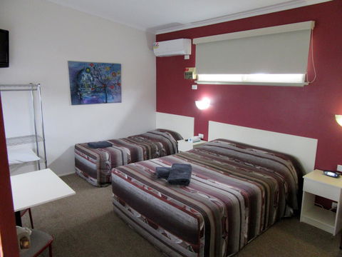 The Highlander Motel - 24HR Check In - Australia Accommodation 3