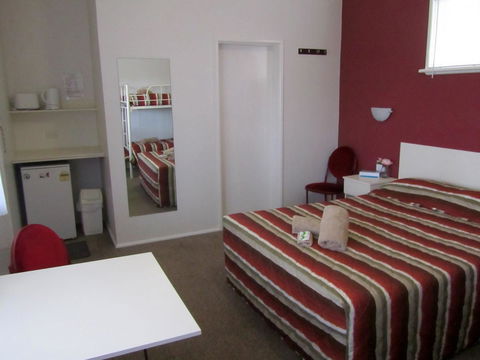 The Highlander Motel - 24HR Check In - Australia Accommodation 15