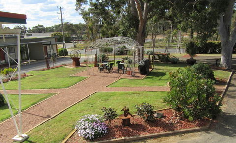 The Highlander Motel - 24HR Check In - Australia Accommodation 5
