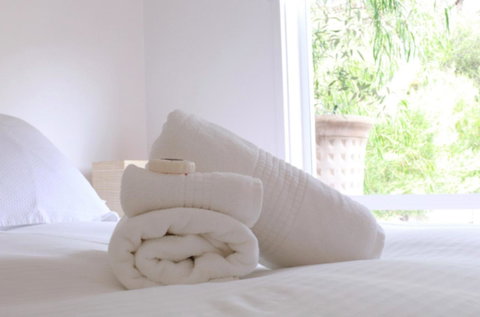 Capella Villa No. 4 - Stunning Luxury Decor Inside And Out - Australia Accommodation 13