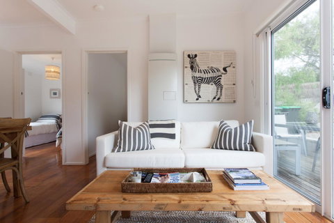 Capella Villa No. 4 - Stunning Luxury Decor Inside And Out - Australia Accommodation 3