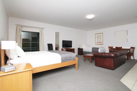 Quality Inn & Suites The Menzies - Australia Accommodation 10