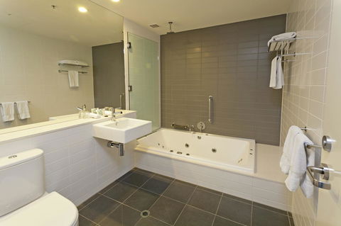 Causeway 353 Hotel - Australia Accommodation 35