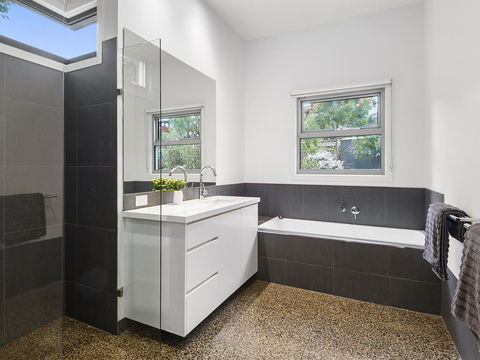 Aireys Ocean View - Australia Accommodation 9