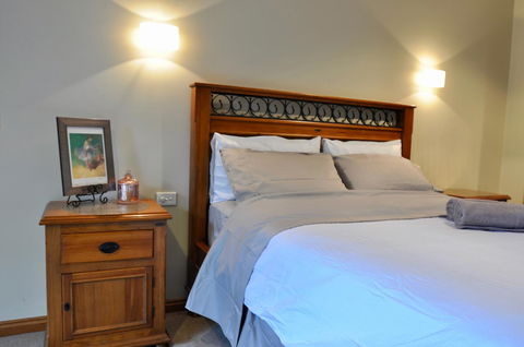 Crimea Retreat - Australia Accommodation 7