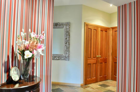 Crimea Retreat - Australia Accommodation 4