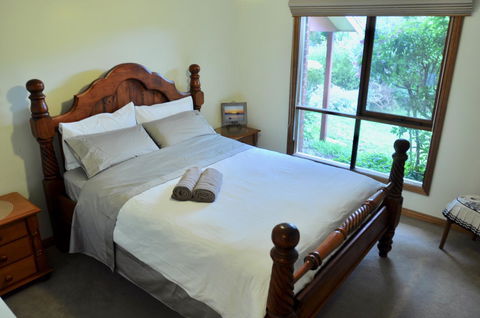 Crimea Retreat - Australia Accommodation 8