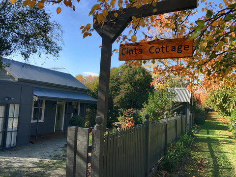 Cinta Cottage - Australia Accommodation 0