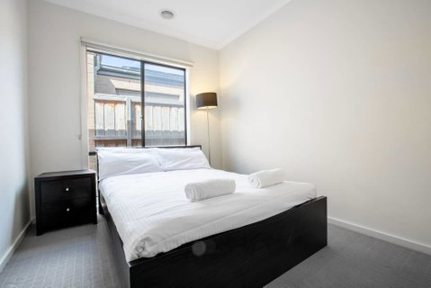 Holiday Rose - Australia Accommodation 11