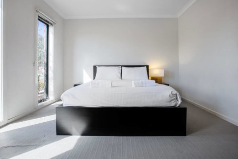 Holiday Rose - Australia Accommodation 0