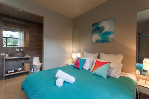 The Love Shack - Romantic Bungalow - Australia Accommodation 10