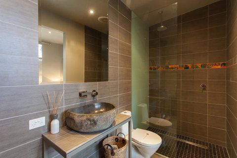 The Love Shack - Romantic Bungalow - Australia Accommodation 6