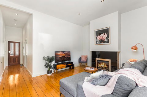 Central Bendigo Cottage, Walk To Everywhere!! - Australia Accommodation 9