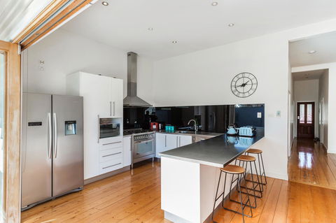 Central Bendigo Cottage, Walk To Everywhere!! - Australia Accommodation 7