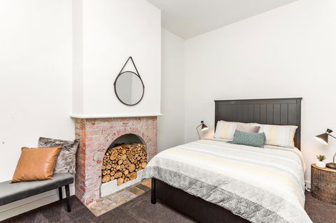Central Bendigo Cottage, Walk To Everywhere!! - Australia Accommodation 5