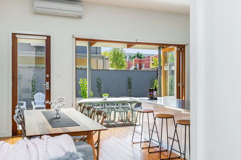Central Bendigo Cottage, Walk To Everywhere!! - Australia Accommodation 8