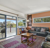 Black Dolphin Beach Penthouse - Australia Accommodation
