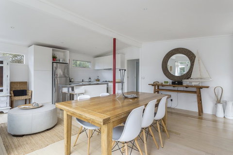 Sunset On Scott - Relax In Tranquility & Style - Australia Accommodation 6