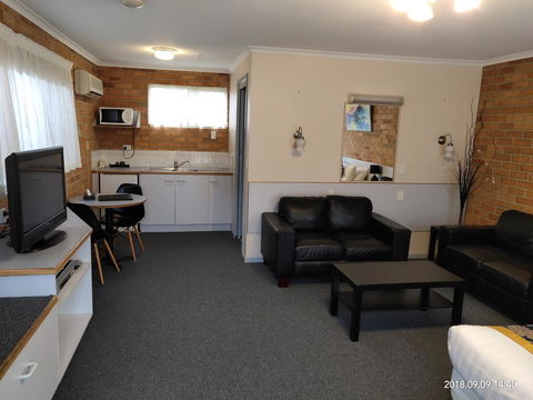 Coachman Motel And Holiday Units - Australia Accommodation 24