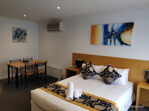 Coachman Motel And Holiday Units - Australia Accommodation 1