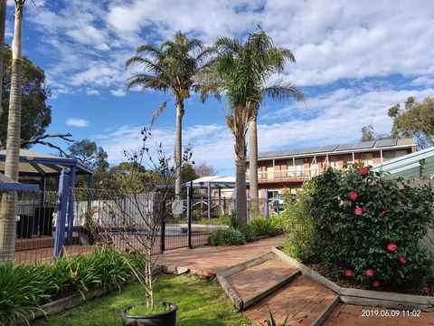 Coachman Motel And Holiday Units - Australia Accommodation 14