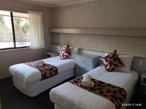 Coachman Motel And Holiday Units - Australia Accommodation 34