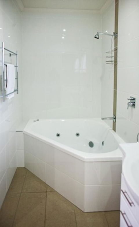 Coachman Motel And Holiday Units - Australia Accommodation 3