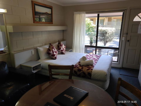Coachman Motel And Holiday Units - Australia Accommodation 35