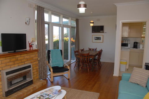 Green Grove - Australia Accommodation 10