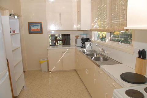 Green Grove - Australia Accommodation 5