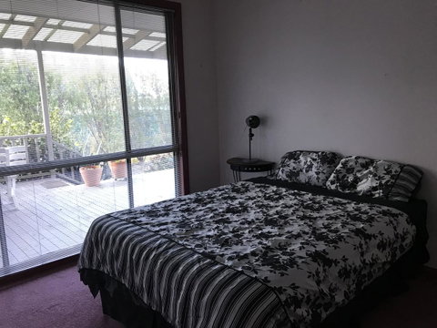 Eagle Bay Views - Australia Accommodation 14