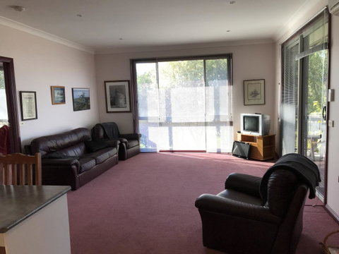 Eagle Bay Views - Australia Accommodation 10