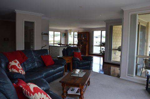 Ocean View Beach House - Australia Accommodation 14