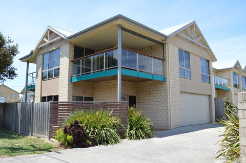 Ocean View Beach House - Australia Accommodation 0