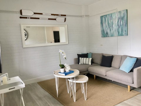 The Wheelhouse - 2BR Waterfront Apt In Town - Australia Accommodation 2